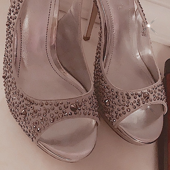 Beautiful Silver Bling Slingback Pumps - Picture 4 of 4
